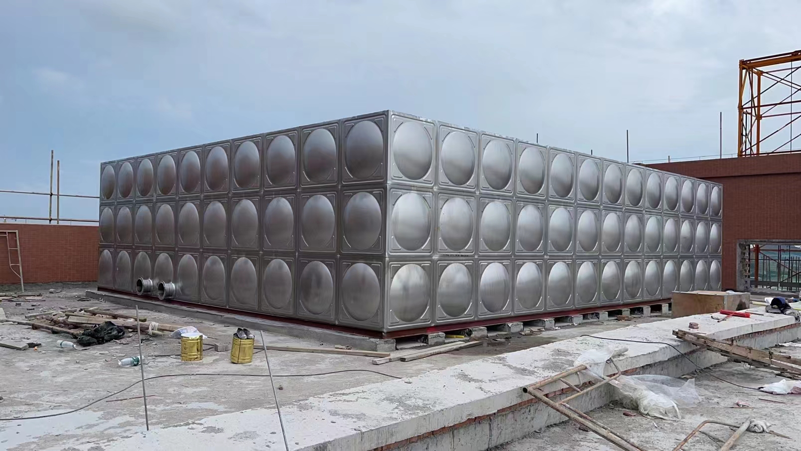 深圳不锈钢水箱厂家分享 不锈钢水箱的优势特性解析